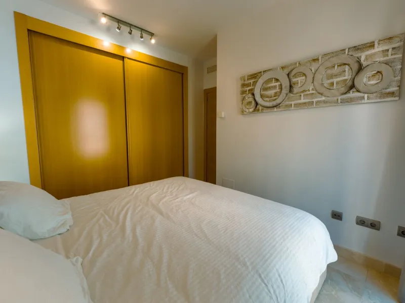 Apartment - Middle Floor Apartment в продаже в Estepona, Málaga. В доме 2 спален и 2 ванных комнат. Площадь дома 120 м²