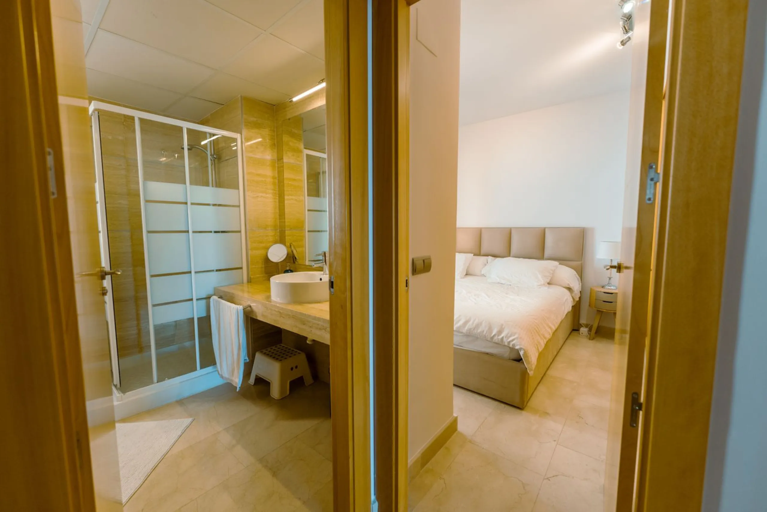 Apartment - Middle Floor Apartment в продаже в Estepona, Málaga. В доме 2 спален и 2 ванных комнат. Площадь дома 120 м²