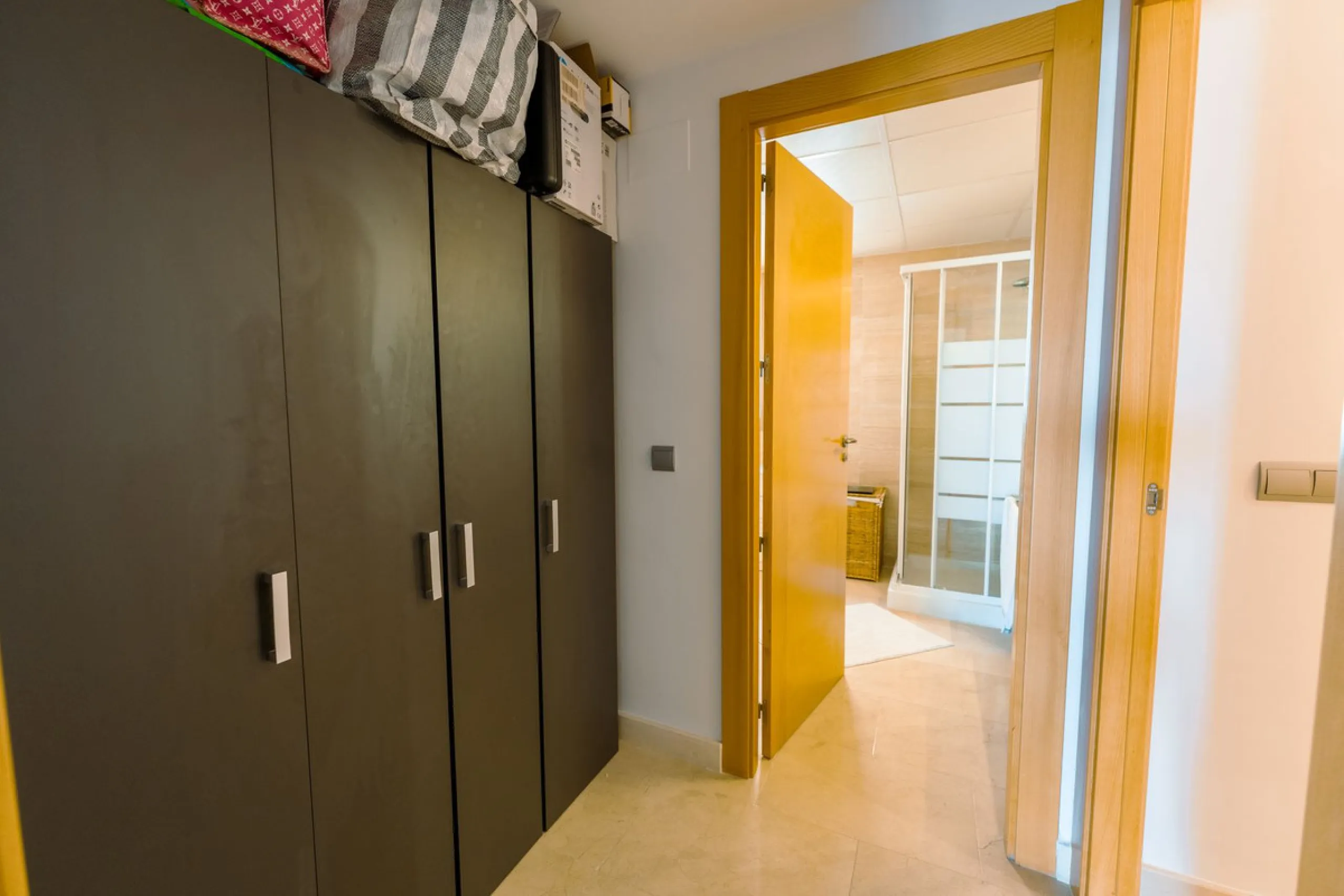 Apartment - Middle Floor Apartment в продаже в Estepona, Málaga. В доме 2 спален и 2 ванных комнат. Площадь дома 120 м²