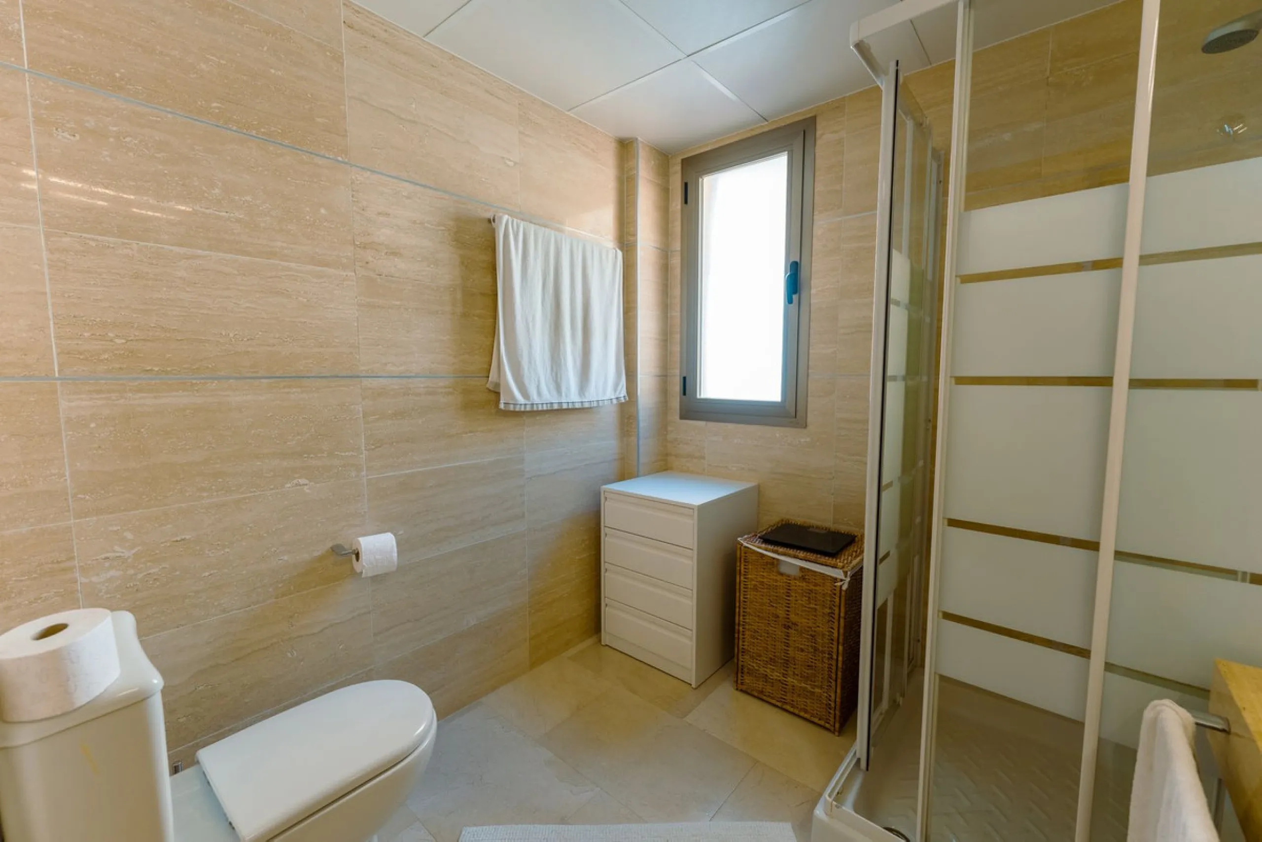 Apartment - Middle Floor Apartment в продаже в Estepona, Málaga. В доме 2 спален и 2 ванных комнат. Площадь дома 120 м²