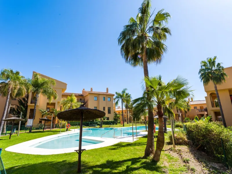 Apartment - Middle Floor Apartment в продаже в Estepona, Málaga. В доме 2 спален и 2 ванных комнат. Площадь дома 120 м²