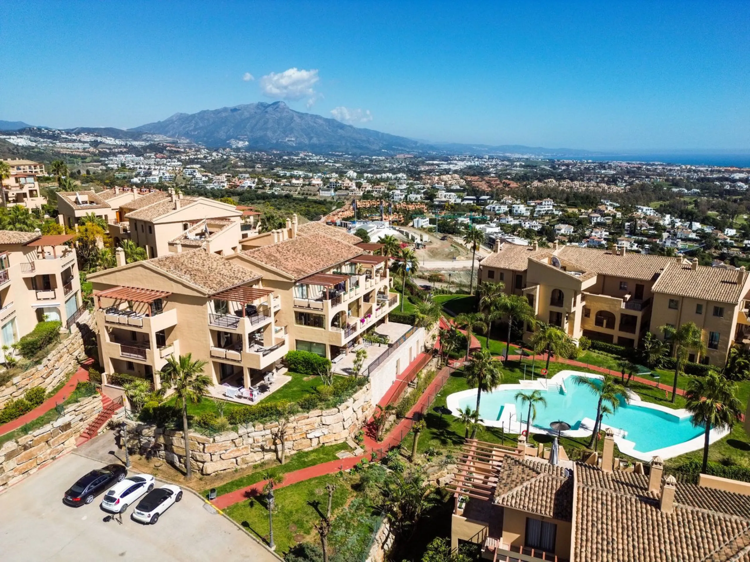 Apartment - Middle Floor Apartment в продаже в Estepona, Málaga. В доме 2 спален и 2 ванных комнат. Площадь дома 120 м²