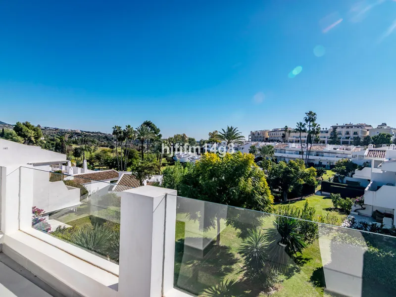 This beautifully reformed three-bedroom penthouse for sale in Los Dragos is ideally located in the sought-after Nueva Andalucia area of the Marbella area, offering an exceptional lifestyle with everyday conveniences right on the doorstep. Residents can en