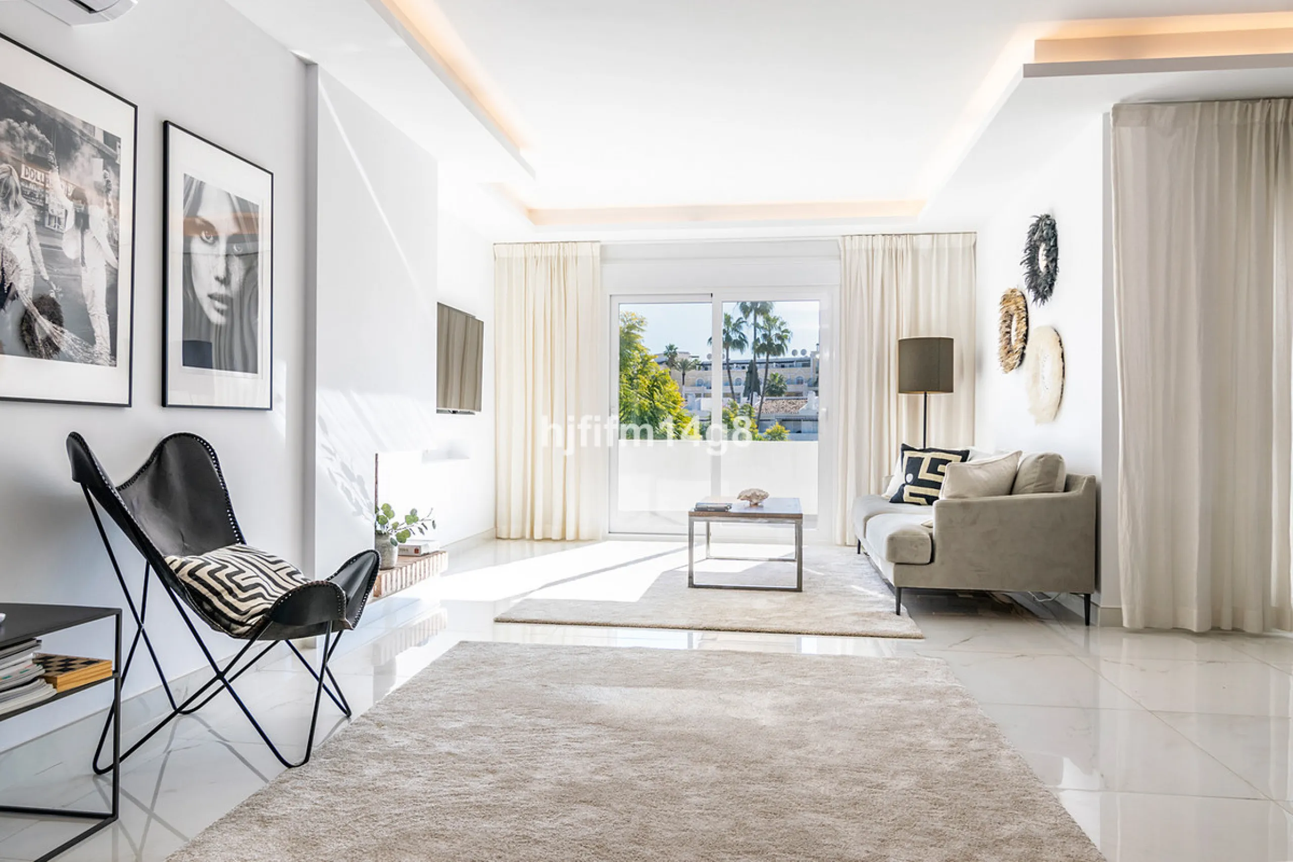 This beautifully reformed three-bedroom penthouse for sale in Los Dragos is ideally located in the sought-after Nueva Andalucia area of the Marbella area, offering an exceptional lifestyle with everyday conveniences right on the doorstep. Residents can en