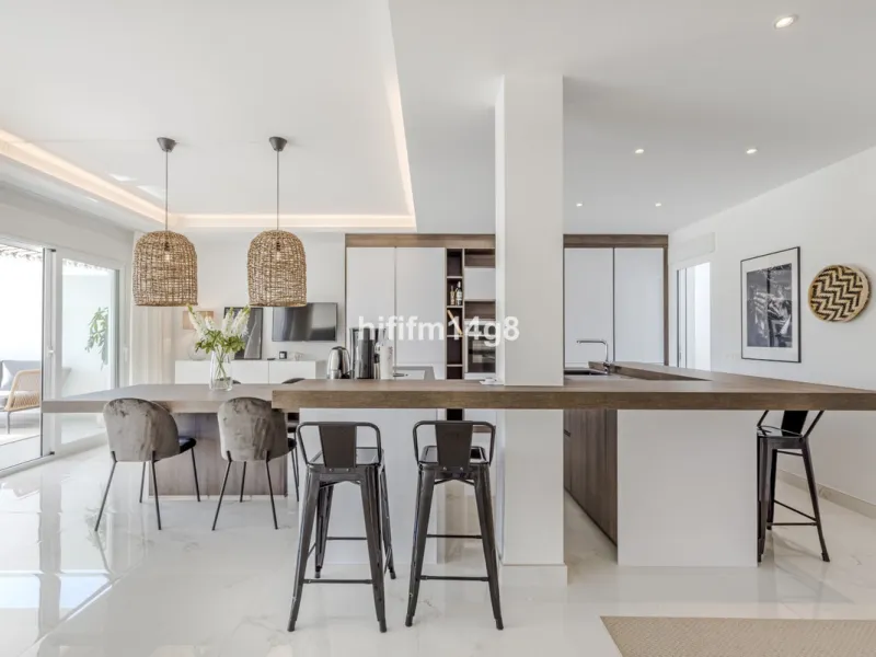 This beautifully reformed three-bedroom penthouse for sale in Los Dragos is ideally located in the sought-after Nueva Andalucia area of the Marbella area, offering an exceptional lifestyle with everyday conveniences right on the doorstep. Residents can en
