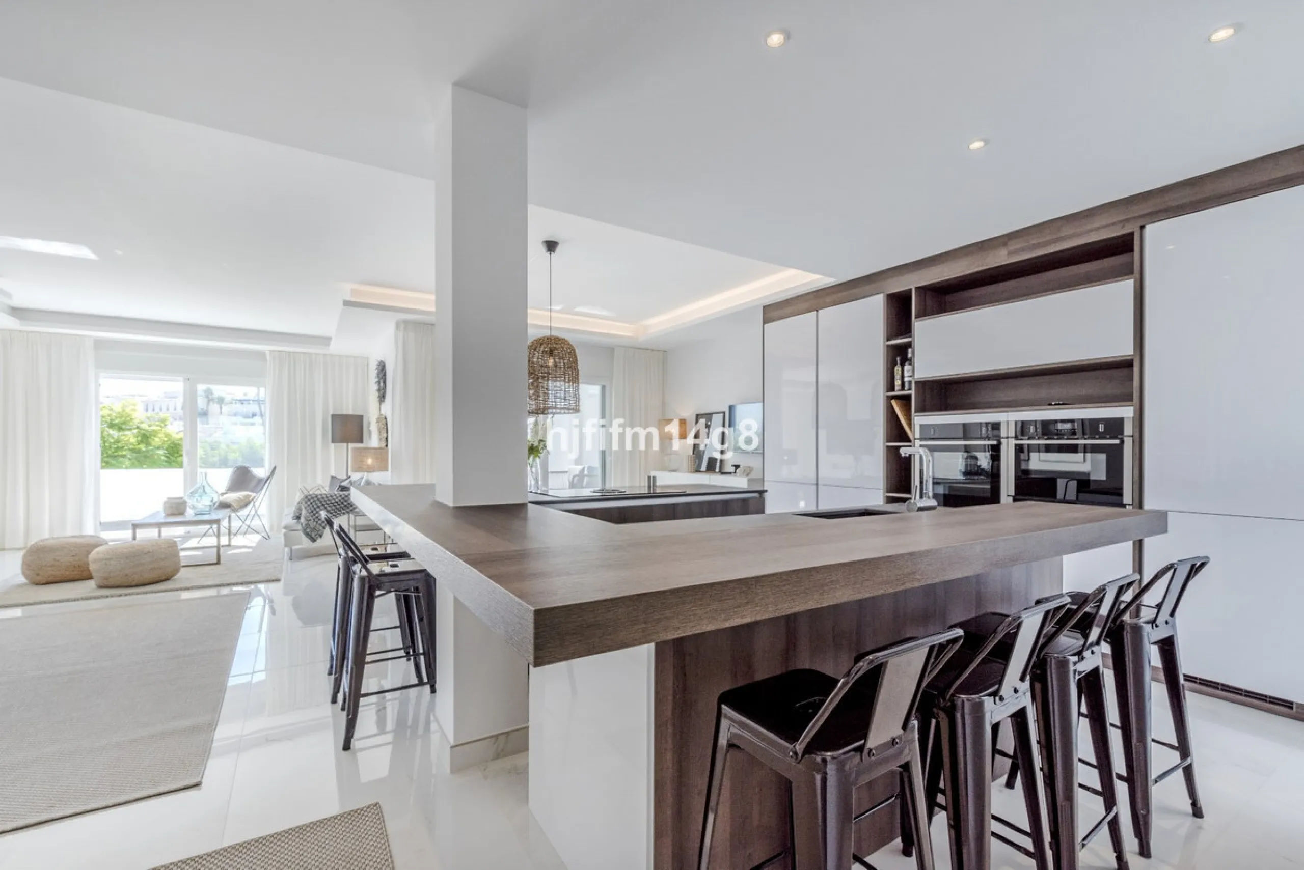 This beautifully reformed three-bedroom penthouse for sale in Los Dragos is ideally located in the sought-after Nueva Andalucia area of the Marbella area, offering an exceptional lifestyle with everyday conveniences right on the doorstep. Residents can en