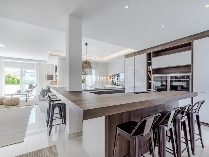 This beautifully reformed three-bedroom penthouse for sale in Los Dragos is ideally located in the sought-after Nueva Andalucia area of the Marbella area, offering an exceptional lifestyle with everyday conveniences right on the doorstep. Residents can en