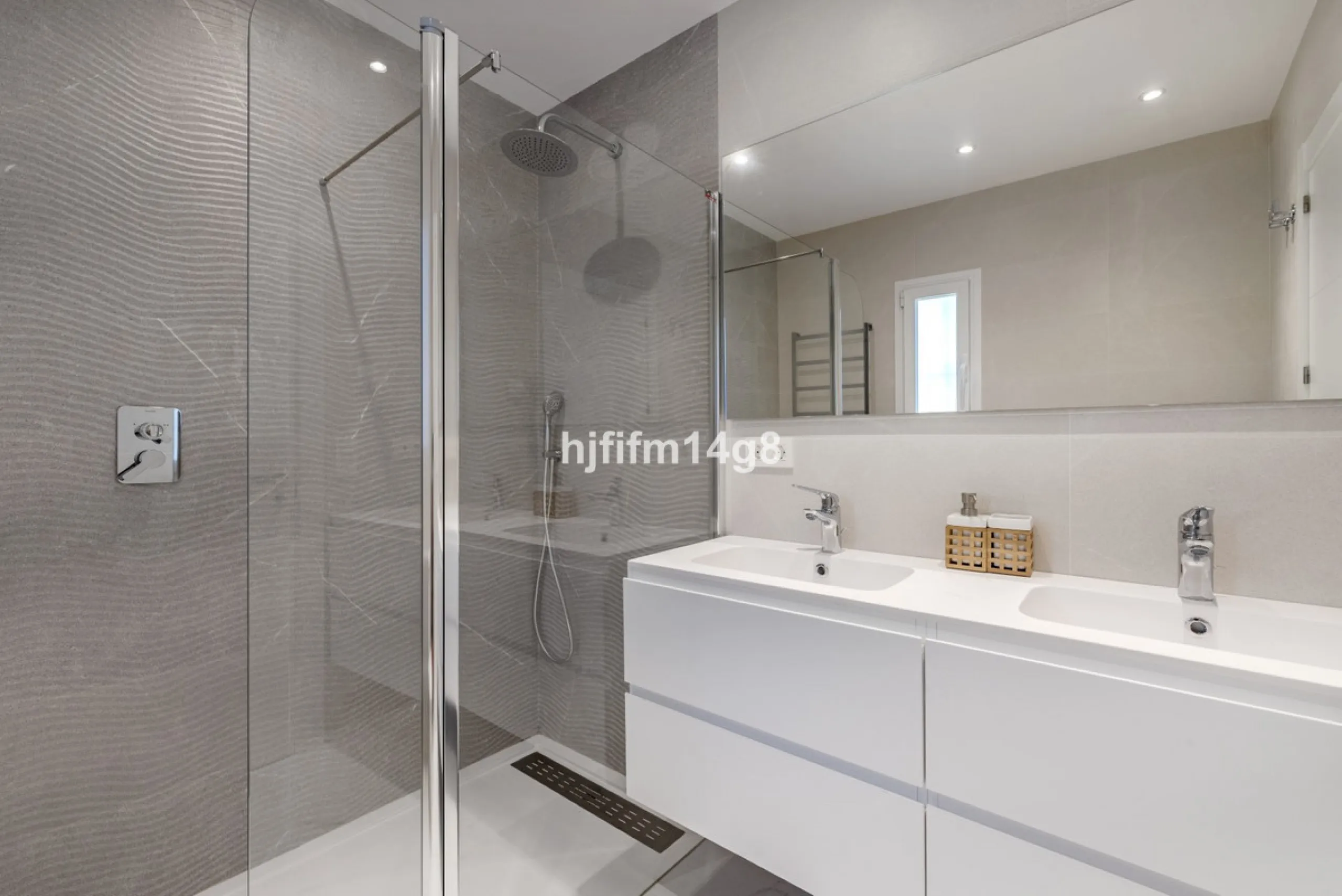 This beautifully reformed three-bedroom penthouse for sale in Los Dragos is ideally located in the sought-after Nueva Andalucia area of the Marbella area, offering an exceptional lifestyle with everyday conveniences right on the doorstep. Residents can en