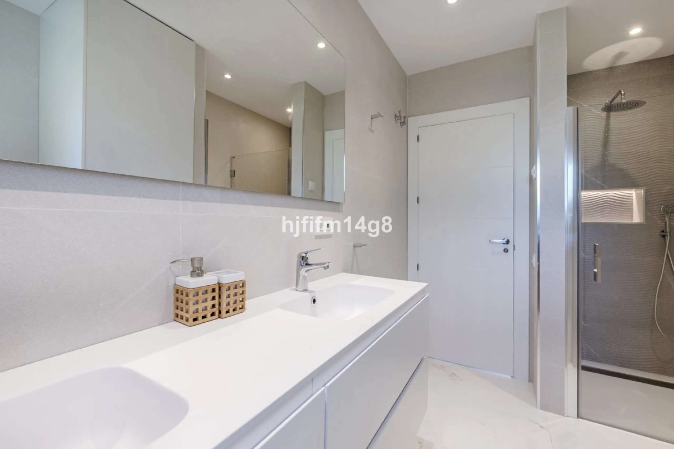 This beautifully reformed three-bedroom penthouse for sale in Los Dragos is ideally located in the sought-after Nueva Andalucia area of the Marbella area, offering an exceptional lifestyle with everyday conveniences right on the doorstep. Residents can en