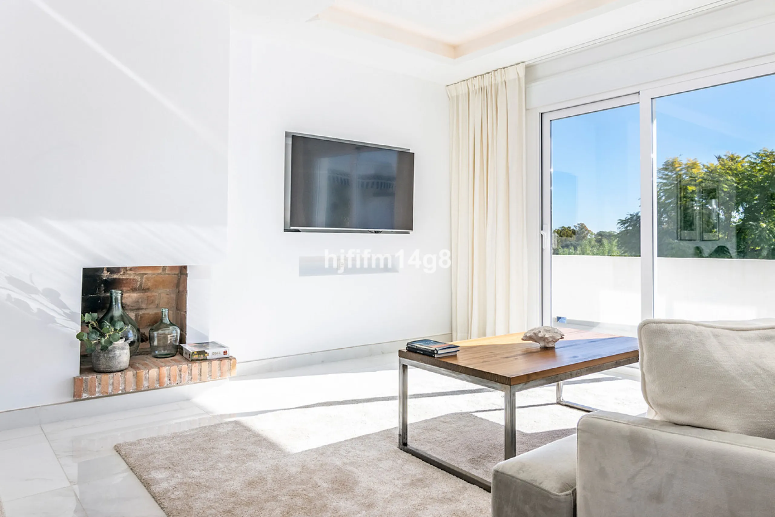 This beautifully reformed three-bedroom penthouse for sale in Los Dragos is ideally located in the sought-after Nueva Andalucia area of the Marbella area, offering an exceptional lifestyle with everyday conveniences right on the doorstep. Residents can en