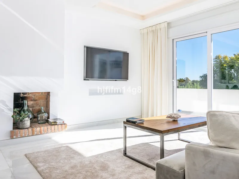 This beautifully reformed three-bedroom penthouse for sale in Los Dragos is ideally located in the sought-after Nueva Andalucia area of the Marbella area, offering an exceptional lifestyle with everyday conveniences right on the doorstep. Residents can en