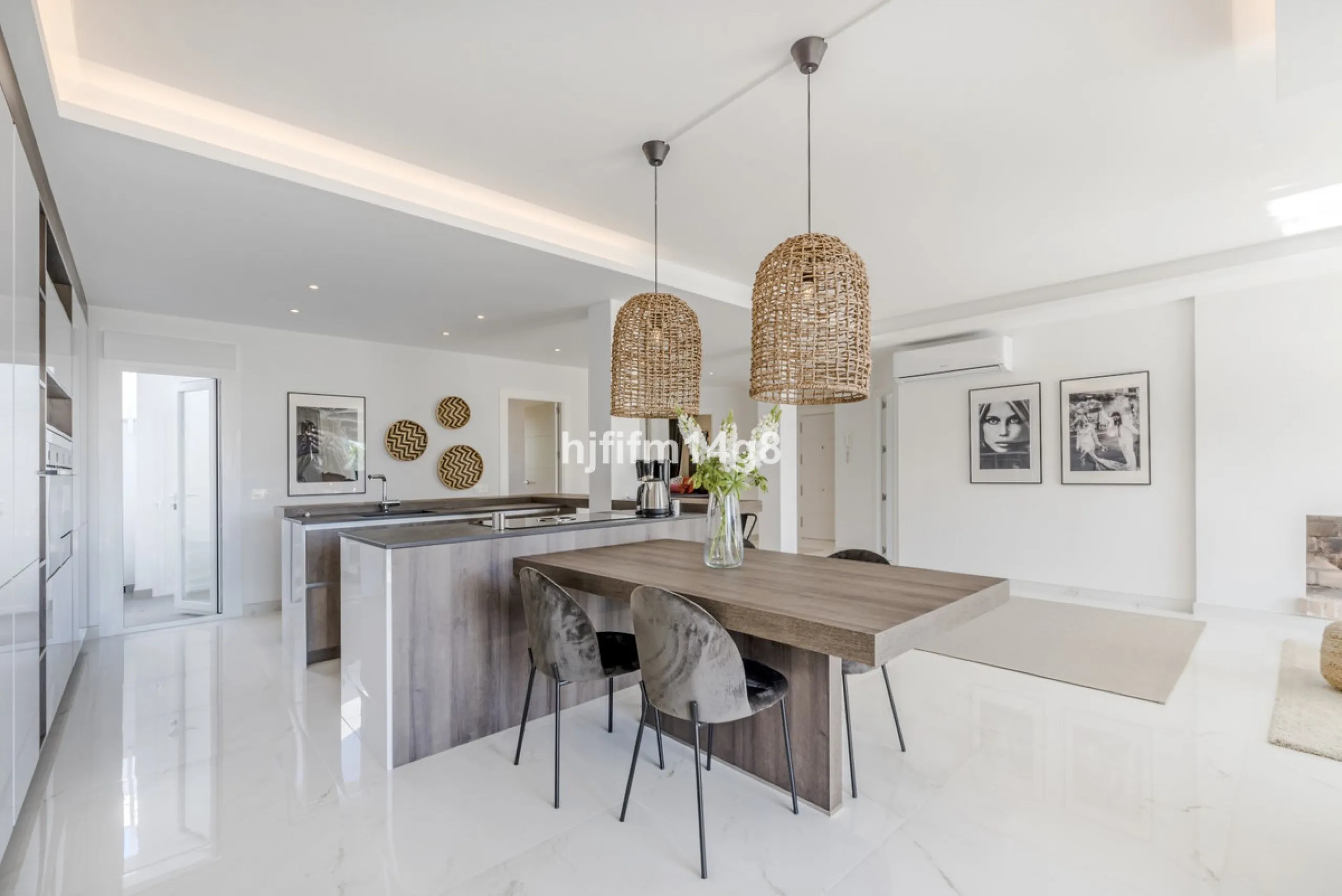 This beautifully reformed three-bedroom penthouse for sale in Los Dragos is ideally located in the sought-after Nueva Andalucia area of the Marbella area, offering an exceptional lifestyle with everyday conveniences right on the doorstep. Residents can en