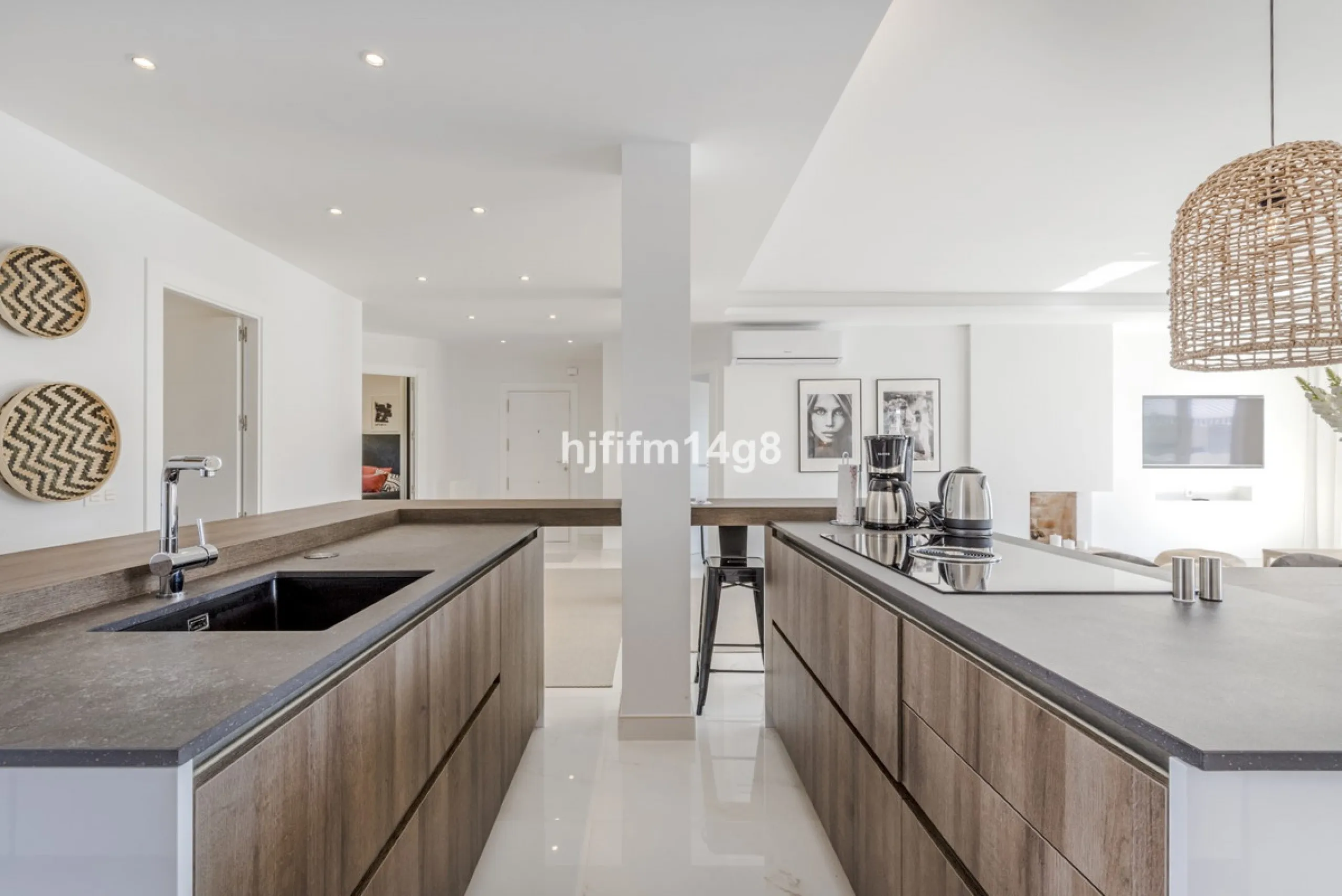 This beautifully reformed three-bedroom penthouse for sale in Los Dragos is ideally located in the sought-after Nueva Andalucia area of the Marbella area, offering an exceptional lifestyle with everyday conveniences right on the doorstep. Residents can en
