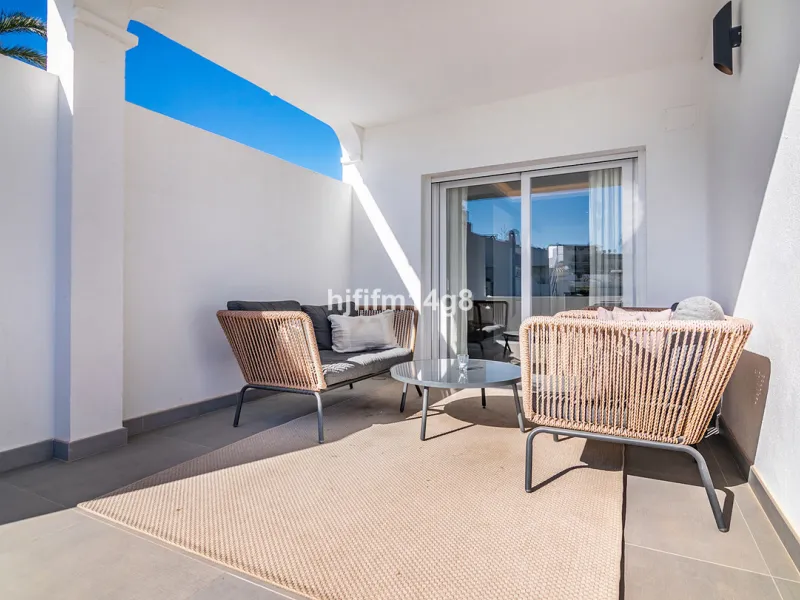 This beautifully reformed three-bedroom penthouse for sale in Los Dragos is ideally located in the sought-after Nueva Andalucia area of the Marbella area, offering an exceptional lifestyle with everyday conveniences right on the doorstep. Residents can en