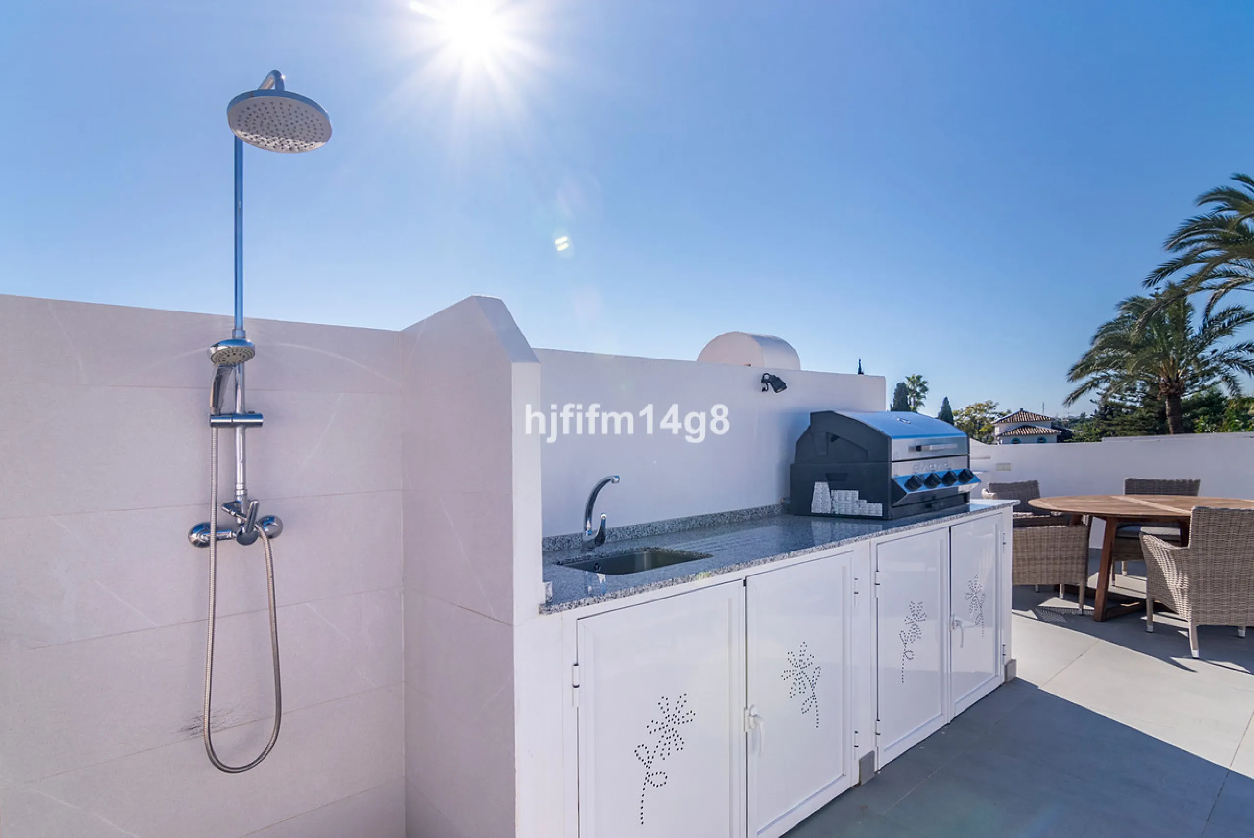 This beautifully reformed three-bedroom penthouse for sale in Los Dragos is ideally located in the sought-after Nueva Andalucia area of the Marbella area, offering an exceptional lifestyle with everyday conveniences right on the doorstep. Residents can en