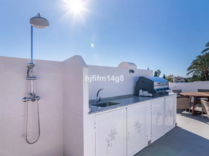 This beautifully reformed three-bedroom penthouse for sale in Los Dragos is ideally located in the sought-after Nueva Andalucia area of the Marbella area, offering an exceptional lifestyle with everyday conveniences right on the doorstep. Residents can en