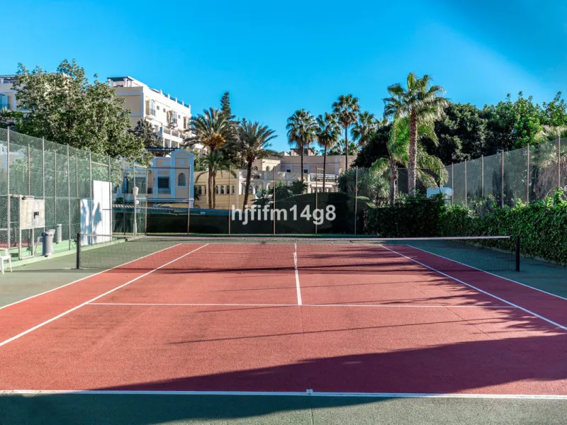 This beautifully reformed three-bedroom penthouse for sale in Los Dragos is ideally located in the sought-after Nueva Andalucia area of the Marbella area, offering an exceptional lifestyle with everyday conveniences right on the doorstep. Residents can en