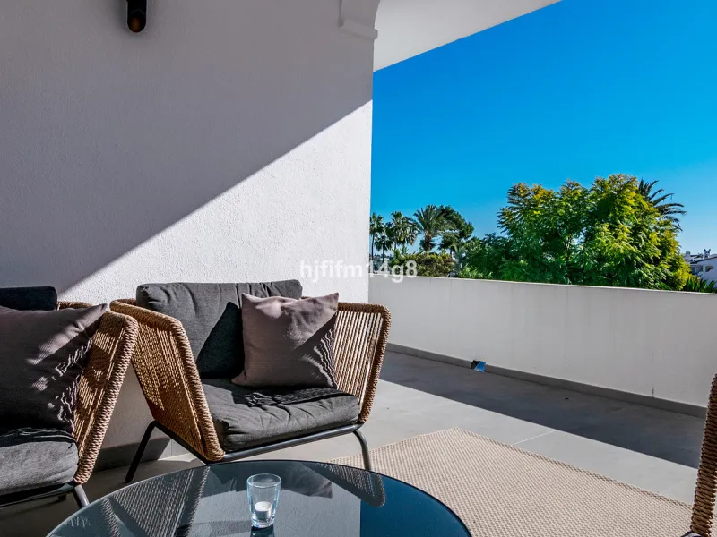 This beautifully reformed three-bedroom penthouse for sale in Los Dragos is ideally located in the sought-after Nueva Andalucia area of the Marbella area, offering an exceptional lifestyle with everyday conveniences right on the doorstep. Residents can en