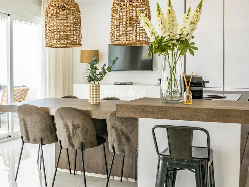 This beautifully reformed three-bedroom penthouse for sale in Los Dragos is ideally located in the sought-after Nueva Andalucia area of the Marbella area, offering an exceptional lifestyle with everyday conveniences right on the doorstep. Residents can en