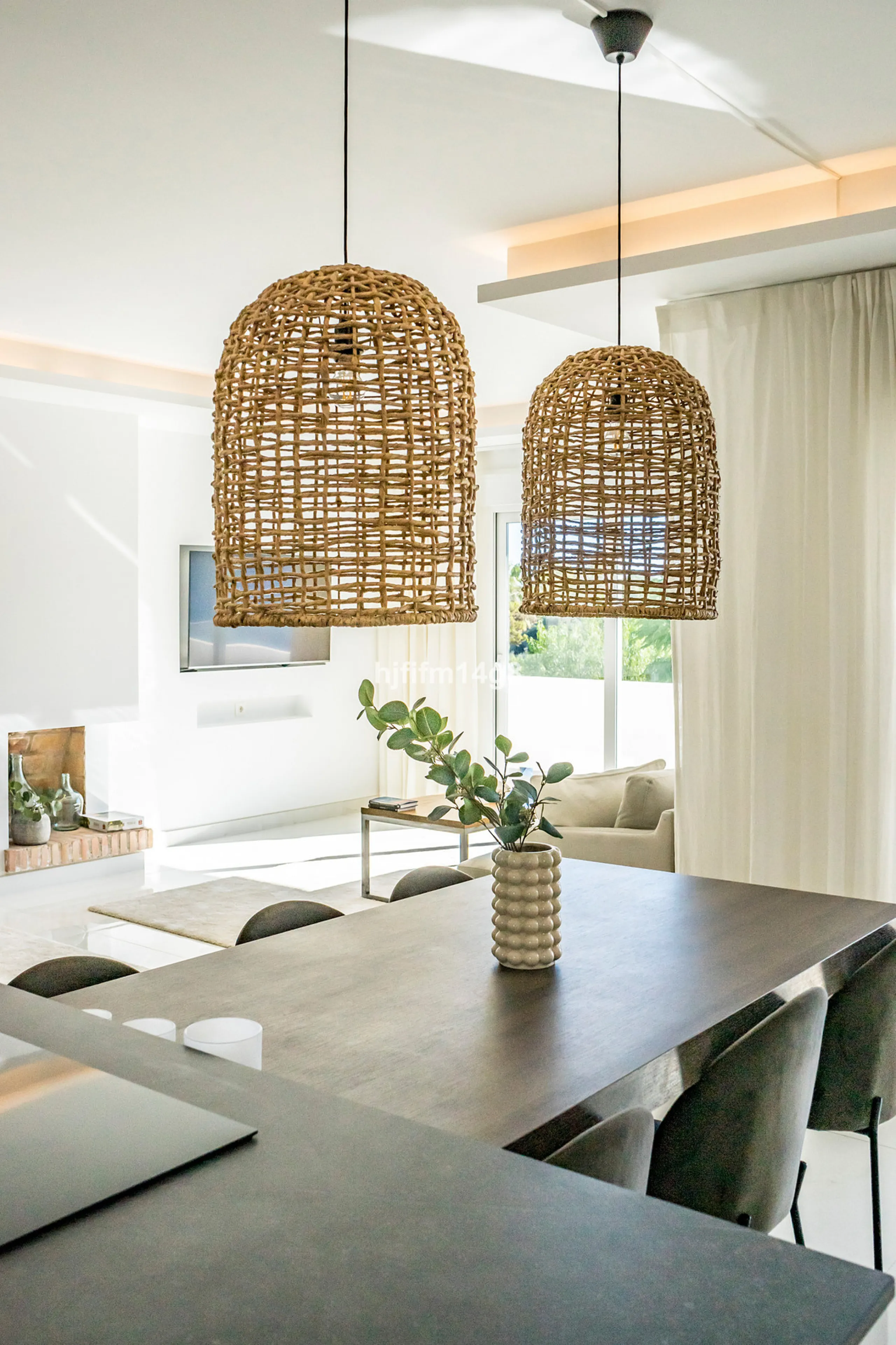 This beautifully reformed three-bedroom penthouse for sale in Los Dragos is ideally located in the sought-after Nueva Andalucia area of the Marbella area, offering an exceptional lifestyle with everyday conveniences right on the doorstep. Residents can en