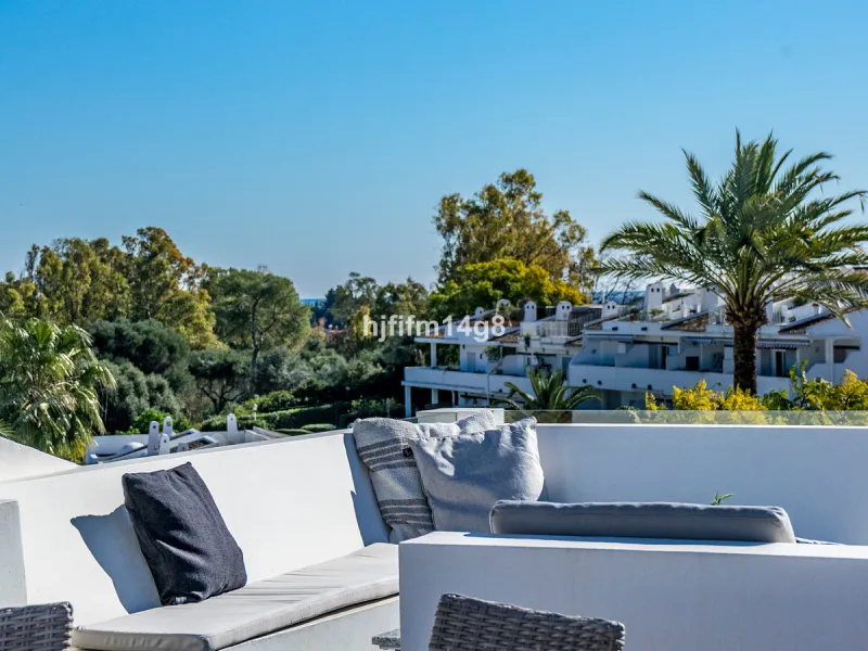 This beautifully reformed three-bedroom penthouse for sale in Los Dragos is ideally located in the sought-after Nueva Andalucia area of the Marbella area, offering an exceptional lifestyle with everyday conveniences right on the doorstep. Residents can en
