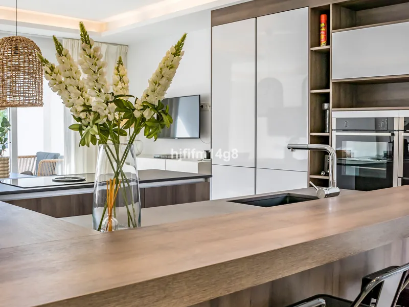 This beautifully reformed three-bedroom penthouse for sale in Los Dragos is ideally located in the sought-after Nueva Andalucia area of the Marbella area, offering an exceptional lifestyle with everyday conveniences right on the doorstep. Residents can en