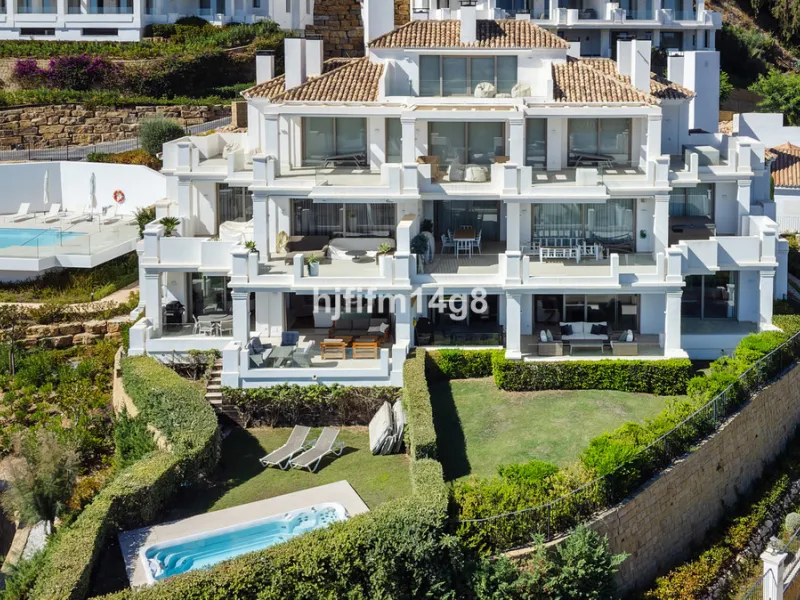 9 Lions Residences – modern luxury at its finest! The building for this development was completed in 2018, therefore the properties for sale here are contemporary and have that wow factor. This ground floor apartment is a vision of elegance and refinement