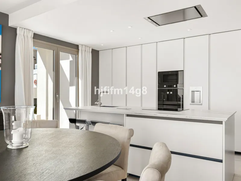 9 Lions Residences – modern luxury at its finest! The building for this development was completed in 2018, therefore the properties for sale here are contemporary and have that wow factor. This ground floor apartment is a vision of elegance and refinement