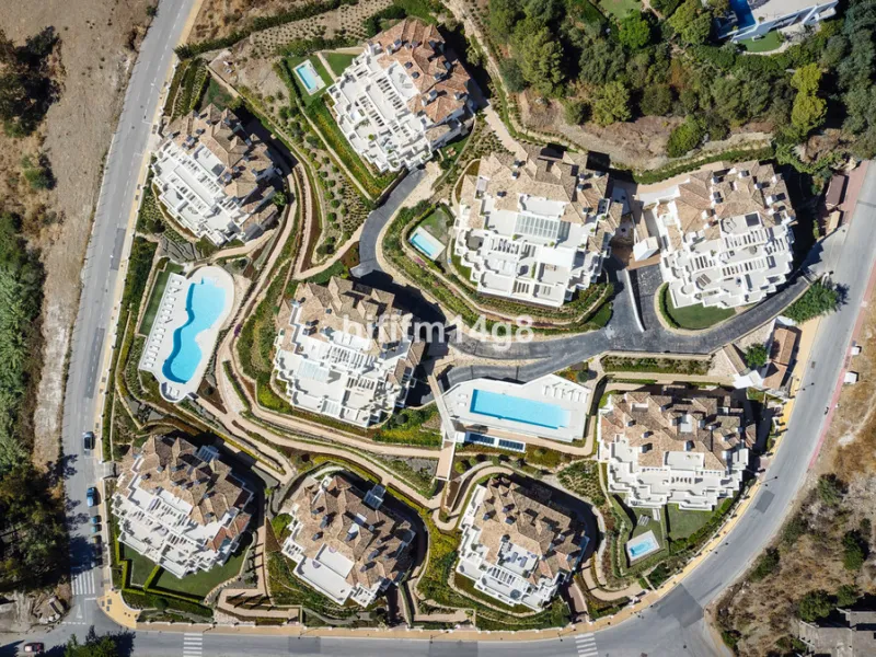 9 Lions Residences – modern luxury at its finest! The building for this development was completed in 2018, therefore the properties for sale here are contemporary and have that wow factor. This ground floor apartment is a vision of elegance and refinement