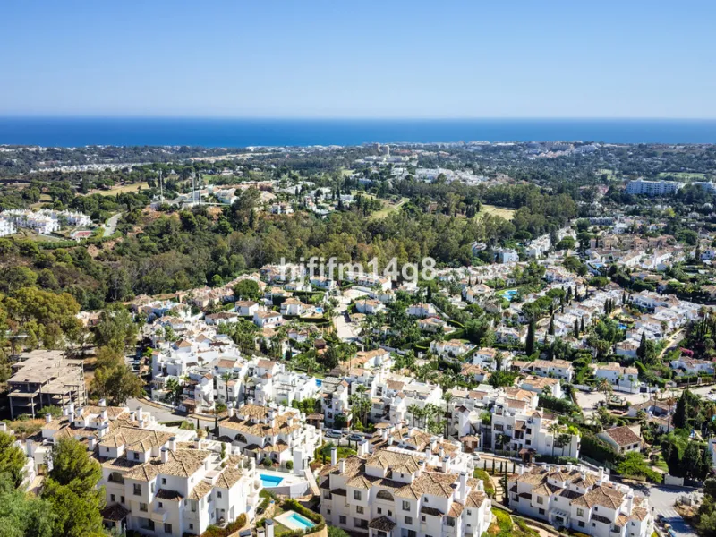 9 Lions Residences – modern luxury at its finest! The building for this development was completed in 2018, therefore the properties for sale here are contemporary and have that wow factor. This ground floor apartment is a vision of elegance and refinement