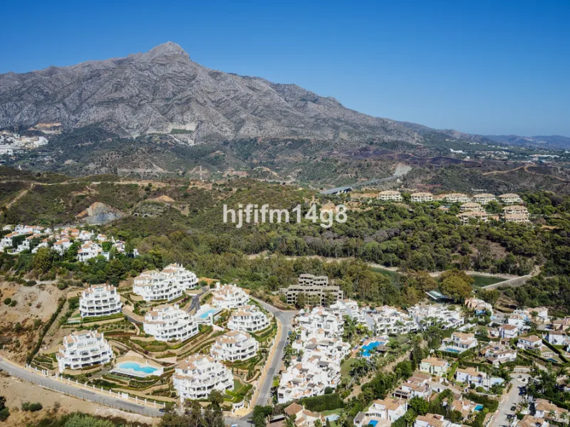 9 Lions Residences – modern luxury at its finest! The building for this development was completed in 2018, therefore the properties for sale here are contemporary and have that wow factor. This ground floor apartment is a vision of elegance and refinement