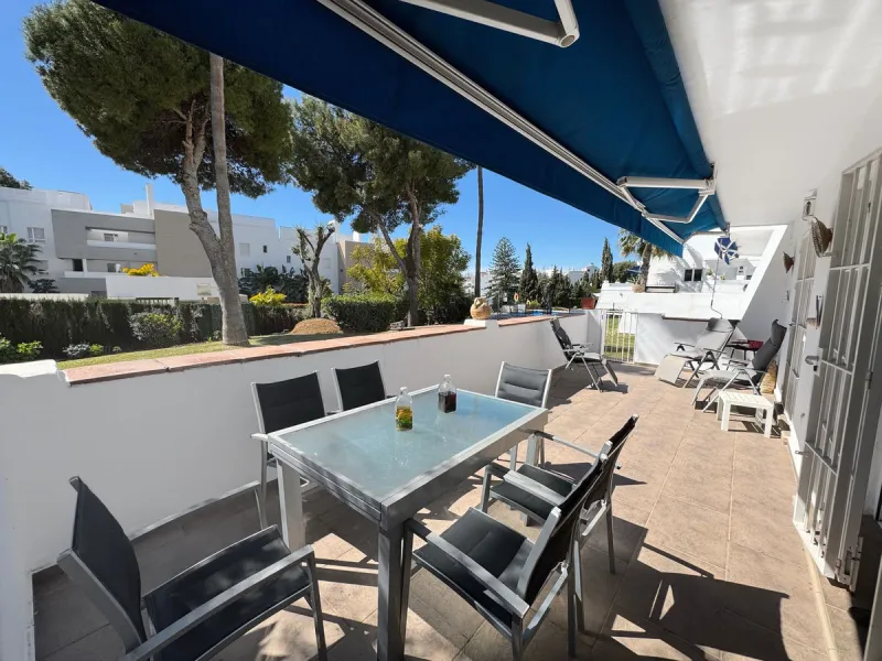 Discover this magnificent ground floor property located in a quiet residential complex, ideal for those seeking comfort, space, and quality of life. The development features a communal swimming pool and beautifully maintained gardens, creating a pleasant 