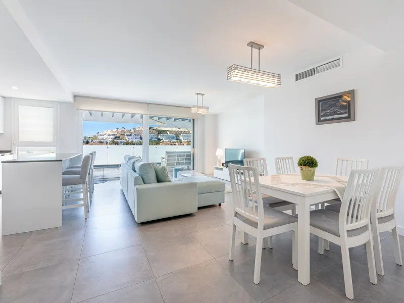 Apartment - Middle Floor Apartment в продаже в Mijas, Málaga. В доме 3 спален и 2 ванных комнат. Площадь дома 105 м²