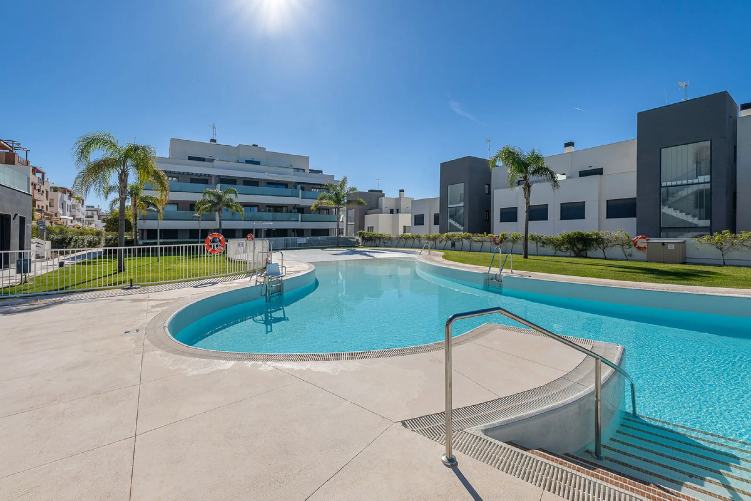 Apartment - Middle Floor Apartment в продаже в Mijas, Málaga. В доме 3 спален и 2 ванных комнат. Площадь дома 105 м²