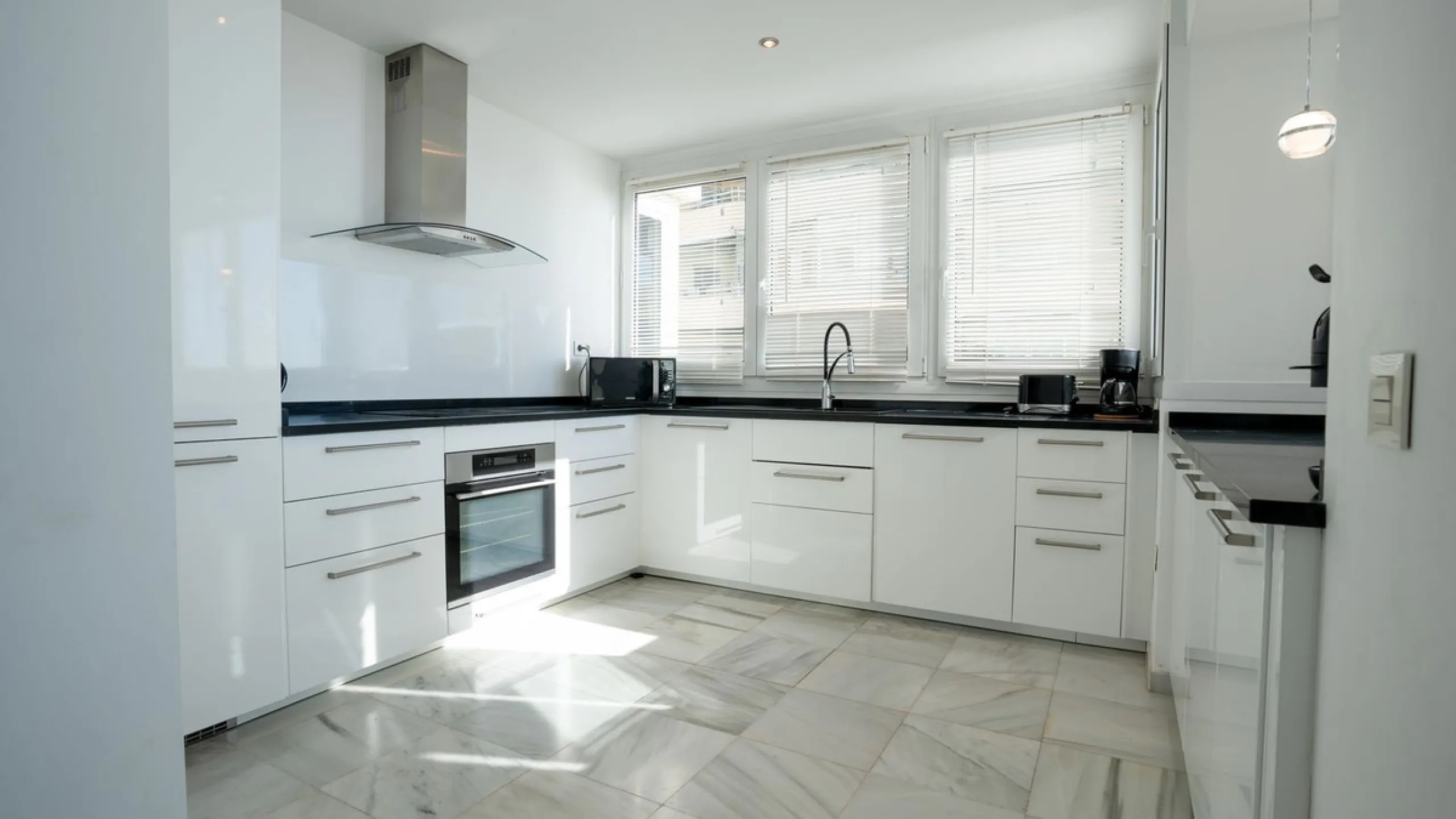 EXCLUSIVE LISTING