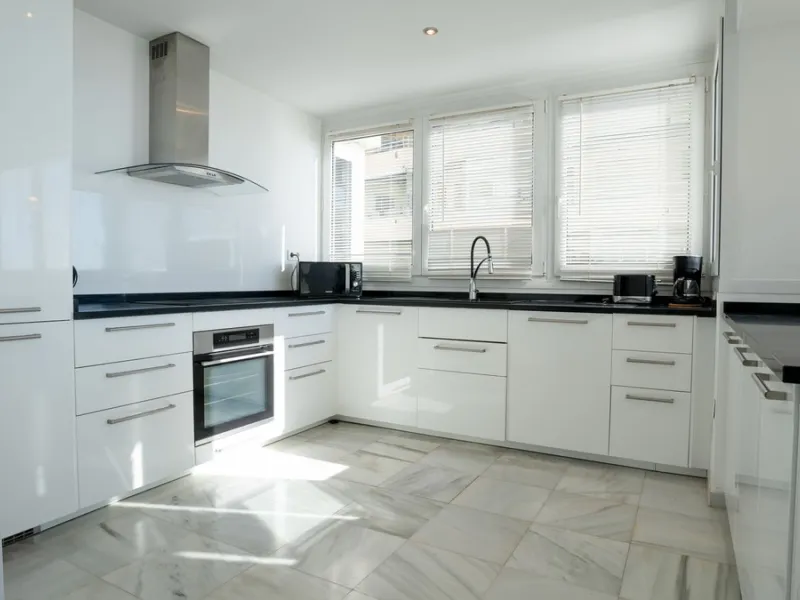 EXCLUSIVE LISTING