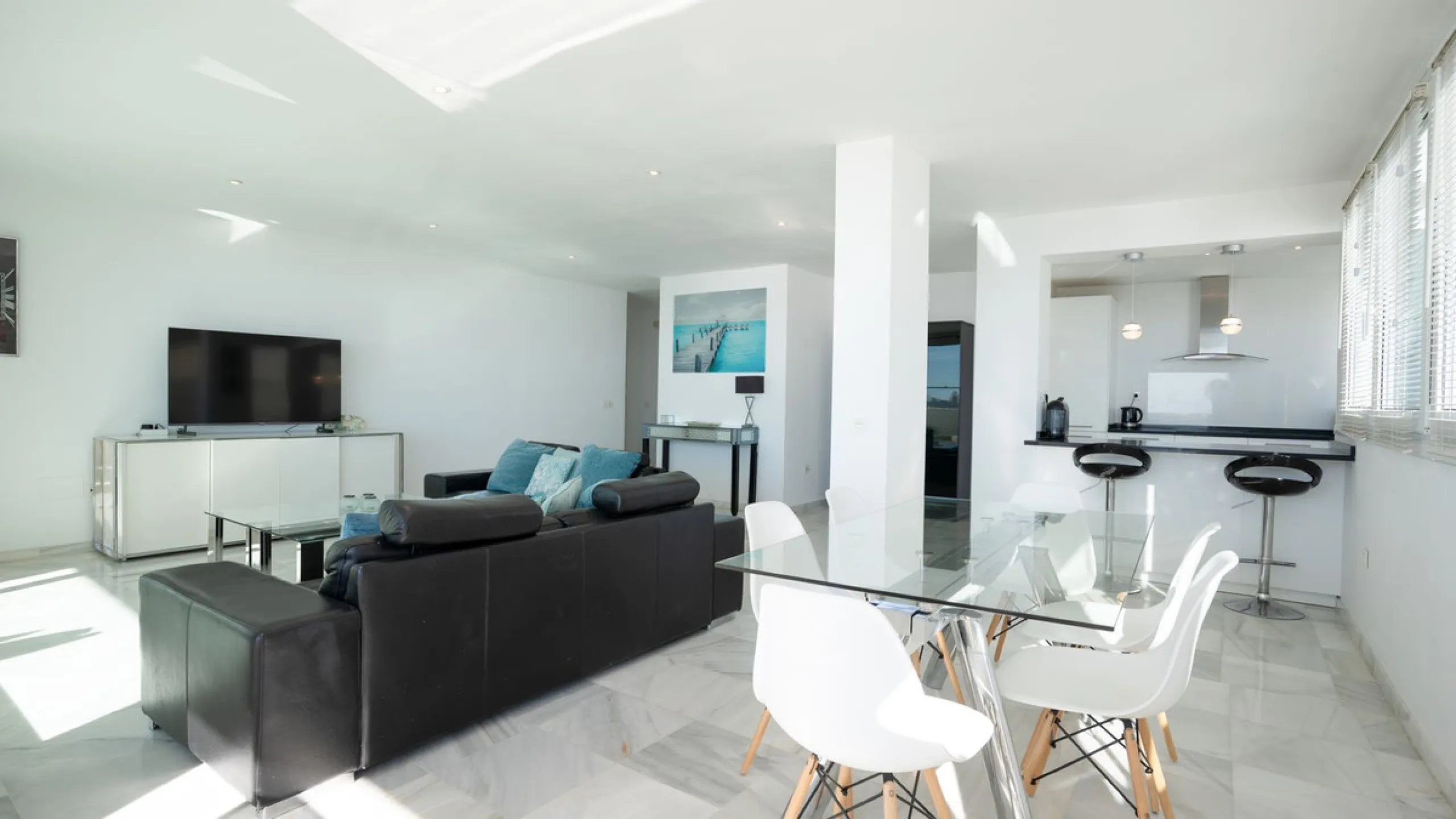EXCLUSIVE LISTING