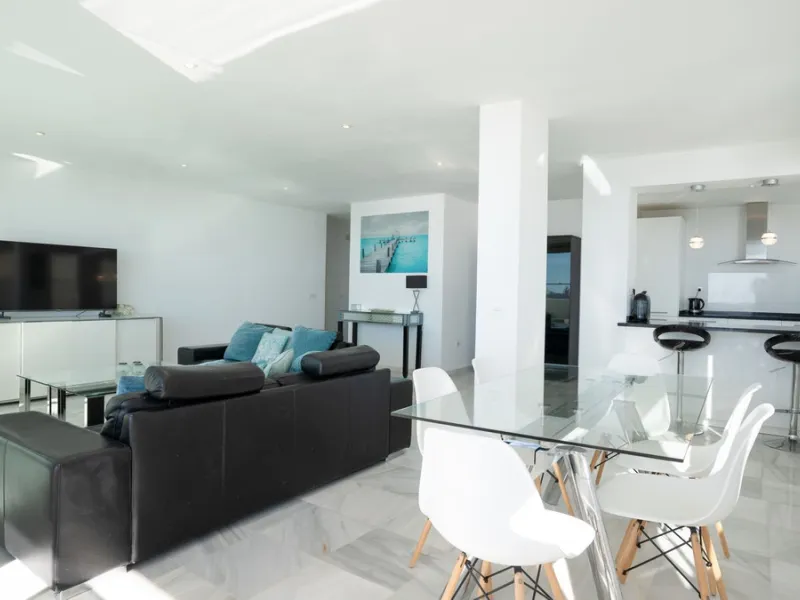 EXCLUSIVE LISTING