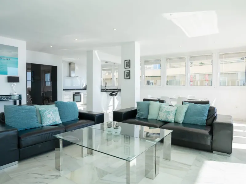 EXCLUSIVE LISTING