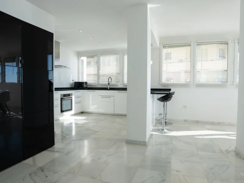 EXCLUSIVE LISTING