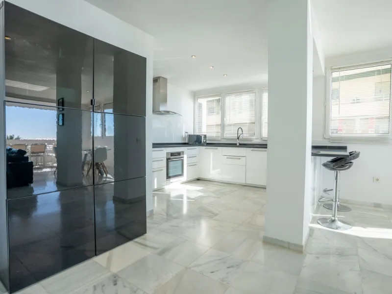 EXCLUSIVE LISTING