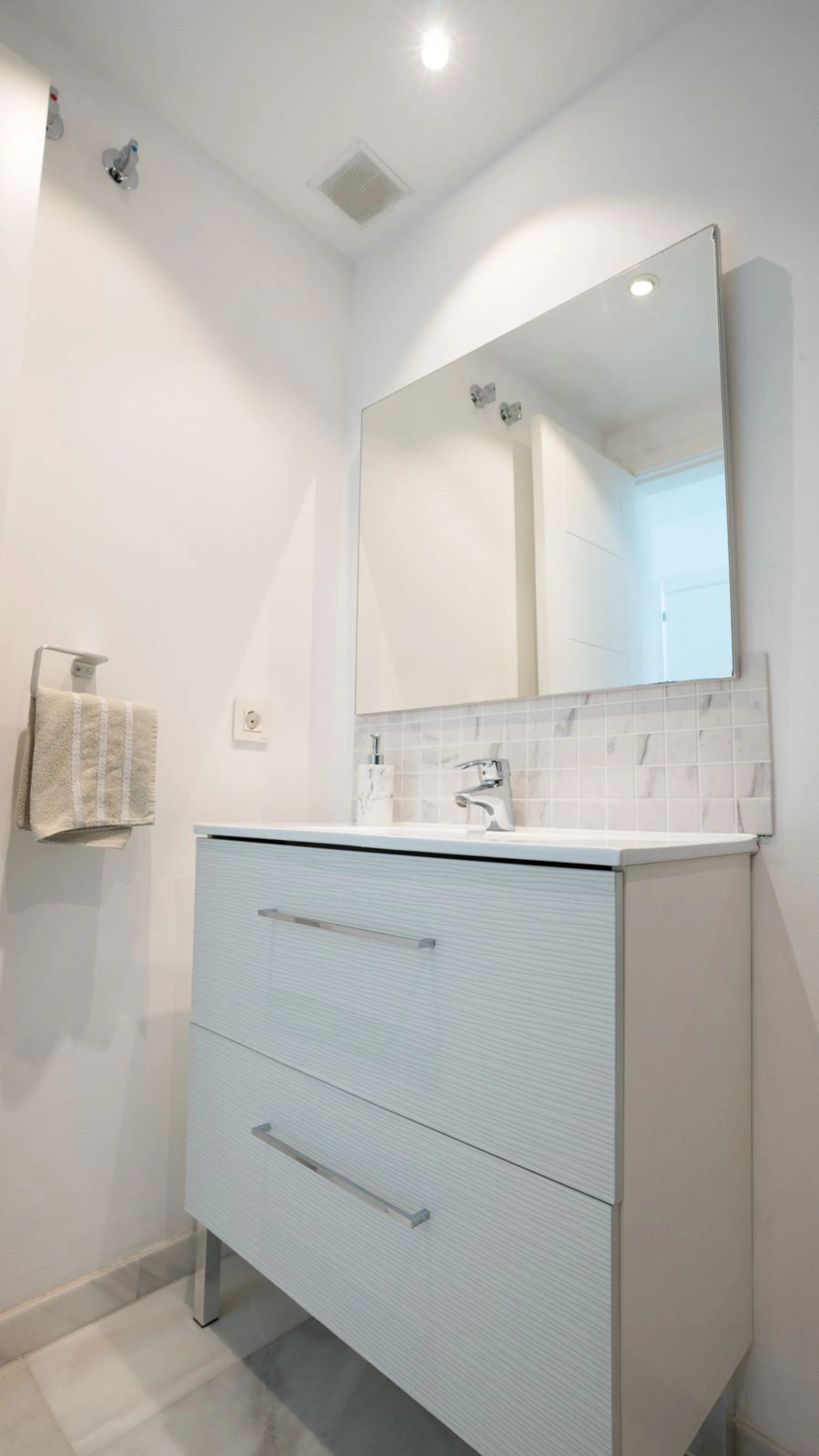 EXCLUSIVE LISTING