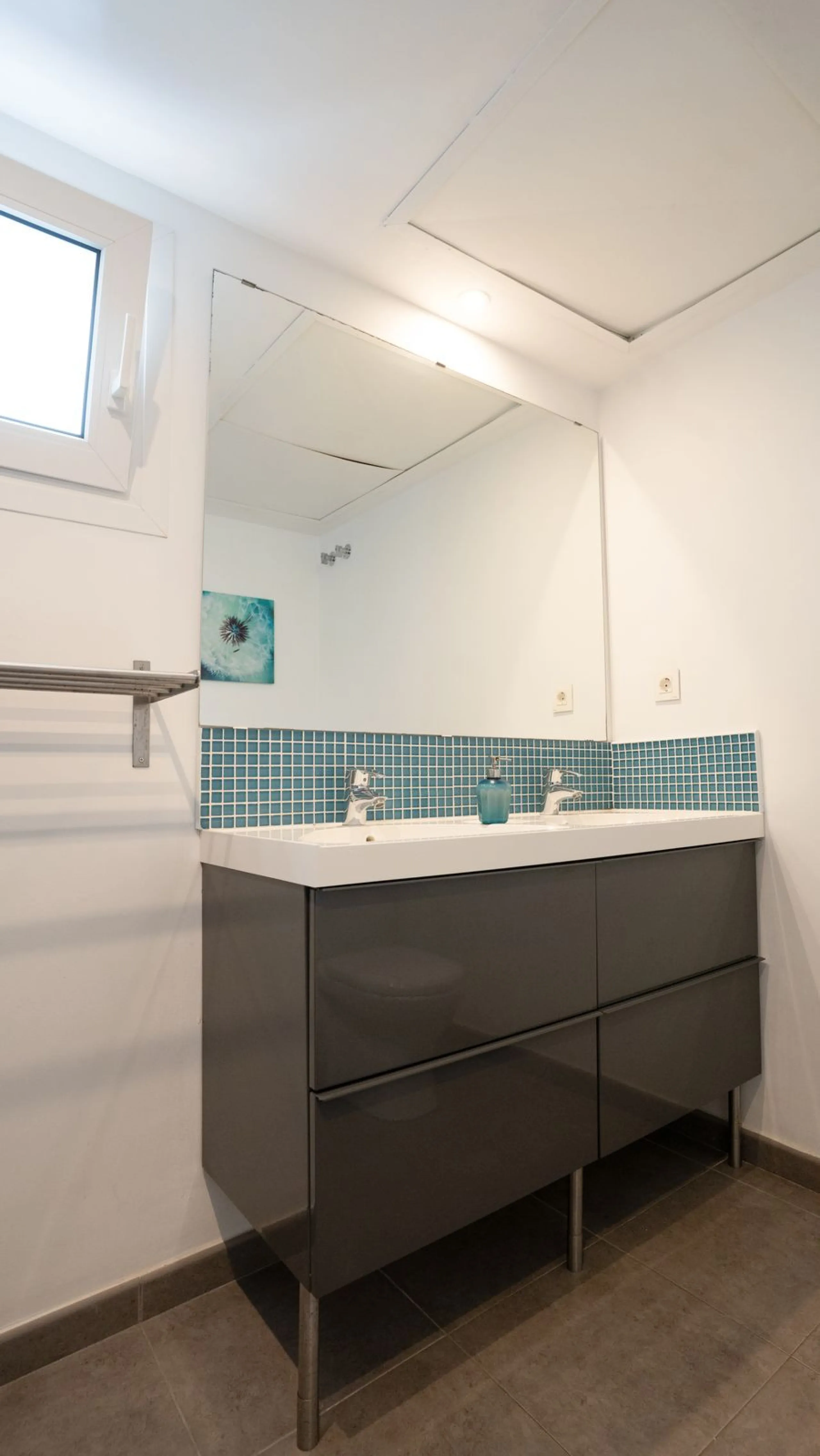EXCLUSIVE LISTING