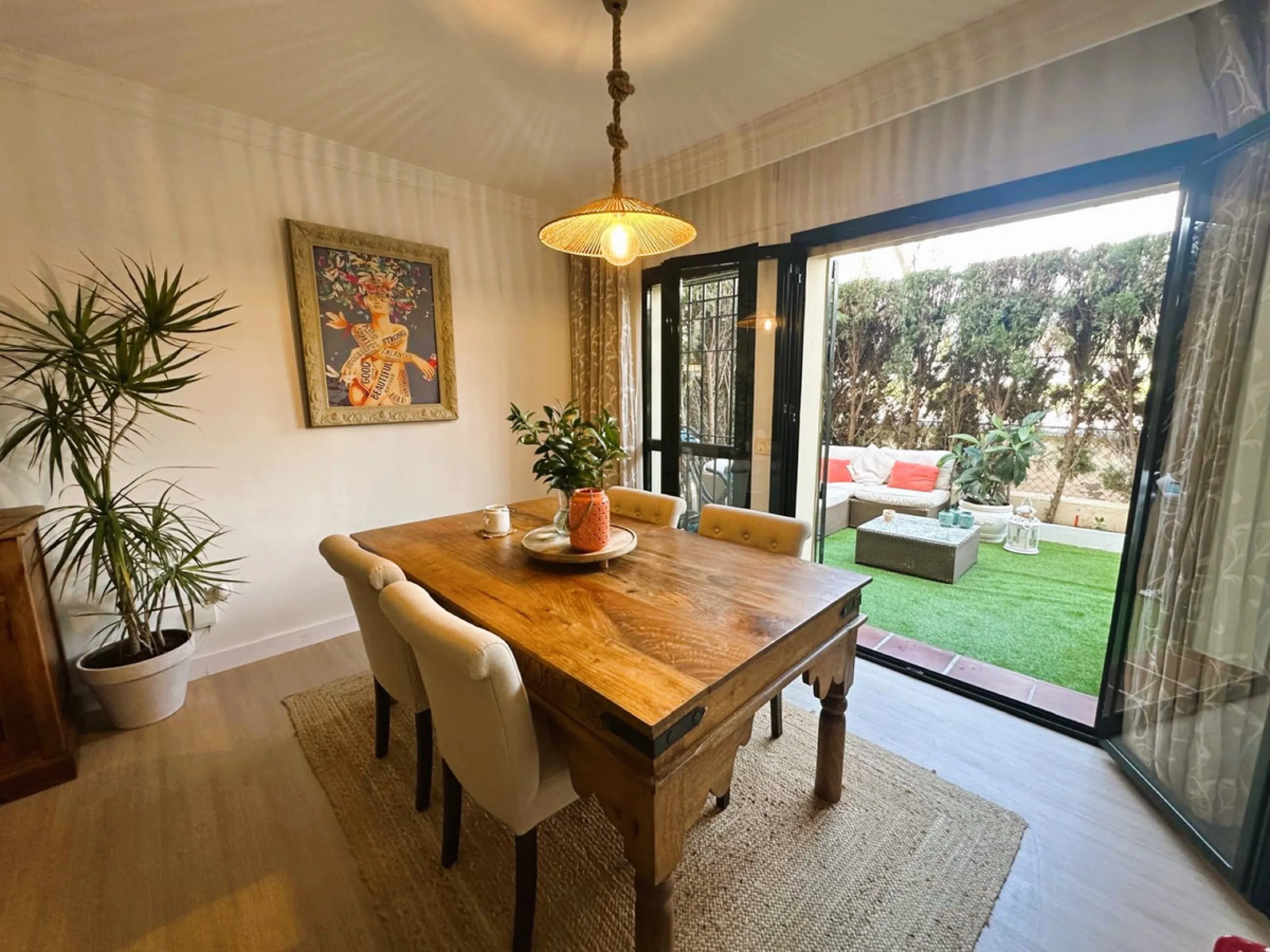 This elegant ground floor apartment is situated in the highly sought-after beachside area of San Pedro de Alcantara. Ideally located just moments away from a variety of local amenities, schools and restaurants, this property offers both convenience and co