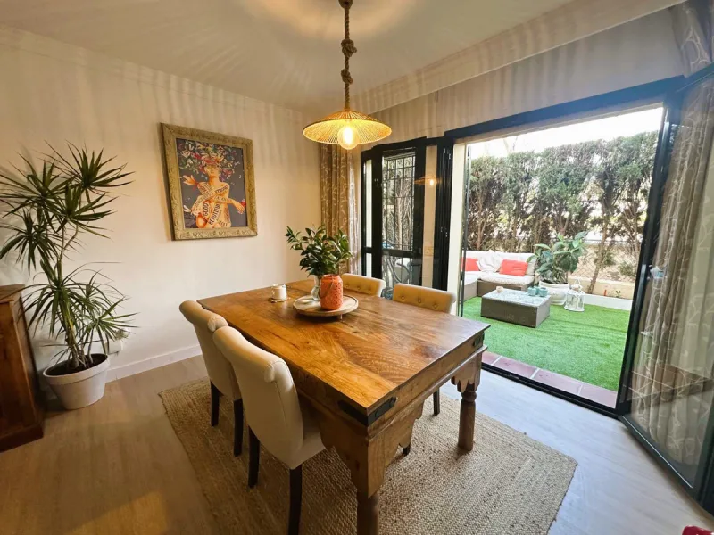 This elegant ground floor apartment is situated in the highly sought-after beachside area of San Pedro de Alcantara. Ideally located just moments away from a variety of local amenities, schools and restaurants, this property offers both convenience and co
