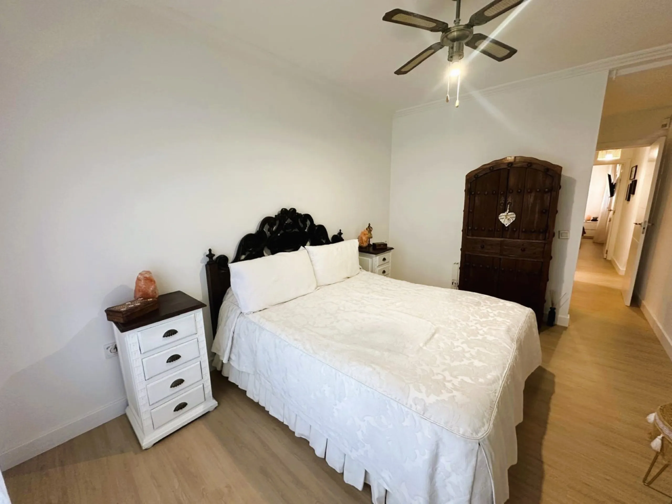 This elegant ground floor apartment is situated in the highly sought-after beachside area of San Pedro de Alcantara. Ideally located just moments away from a variety of local amenities, schools and restaurants, this property offers both convenience and co