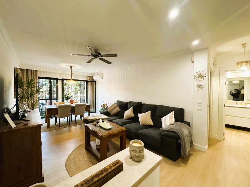 This elegant ground floor apartment is situated in the highly sought-after beachside area of San Pedro de Alcantara. Ideally located just moments away from a variety of local amenities, schools and restaurants, this property offers both convenience and co