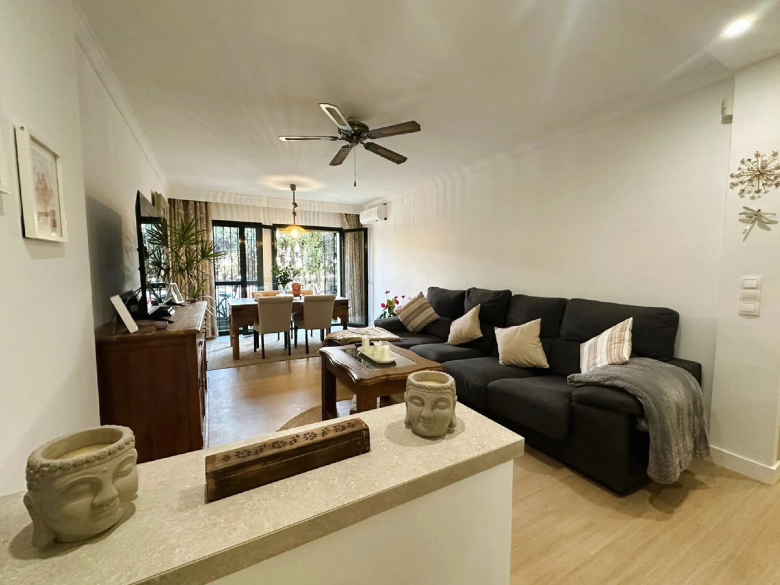 This elegant ground floor apartment is situated in the highly sought-after beachside area of San Pedro de Alcantara. Ideally located just moments away from a variety of local amenities, schools and restaurants, this property offers both convenience and co