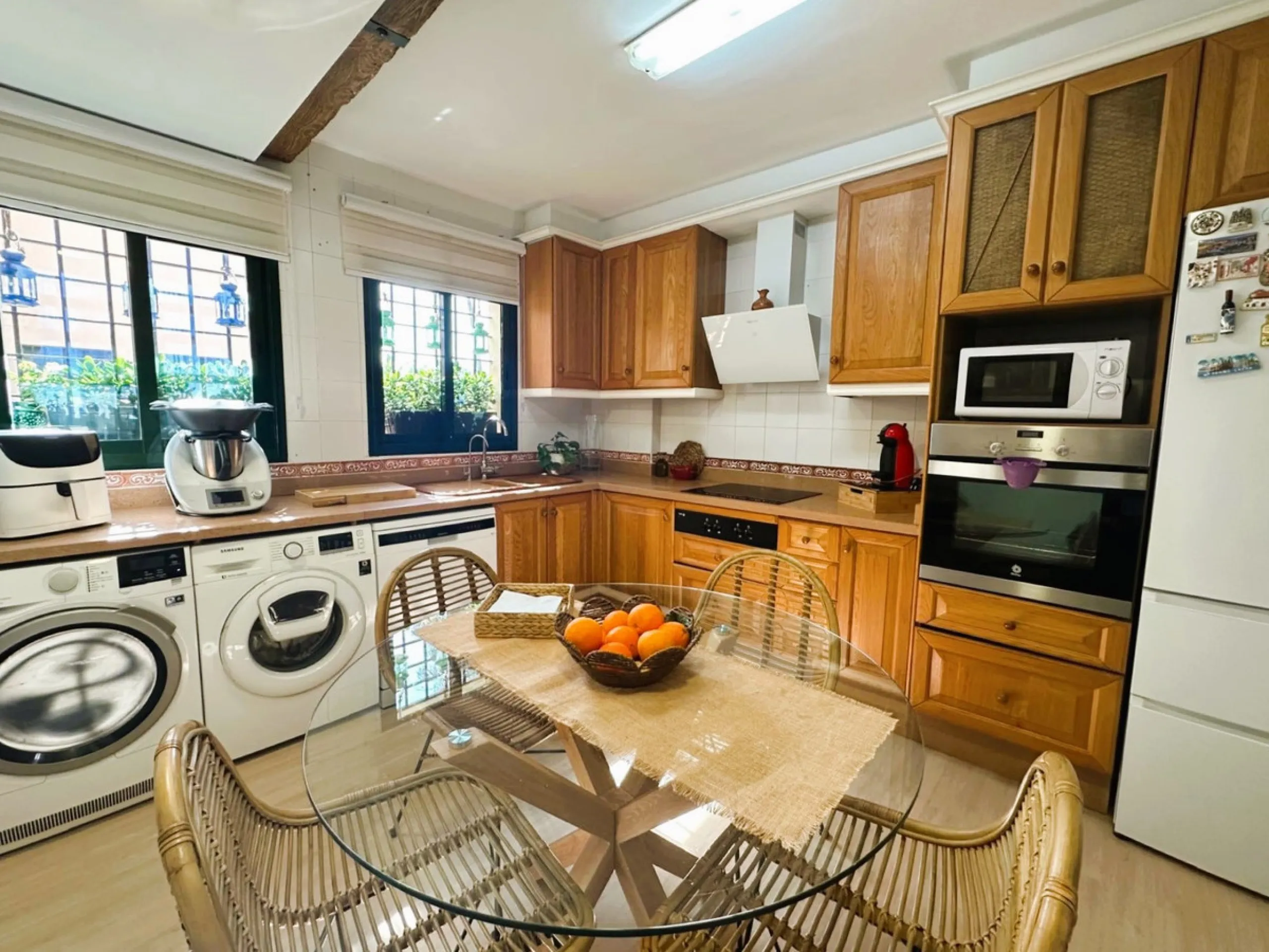 This elegant ground floor apartment is situated in the highly sought-after beachside area of San Pedro de Alcantara. Ideally located just moments away from a variety of local amenities, schools and restaurants, this property offers both convenience and co