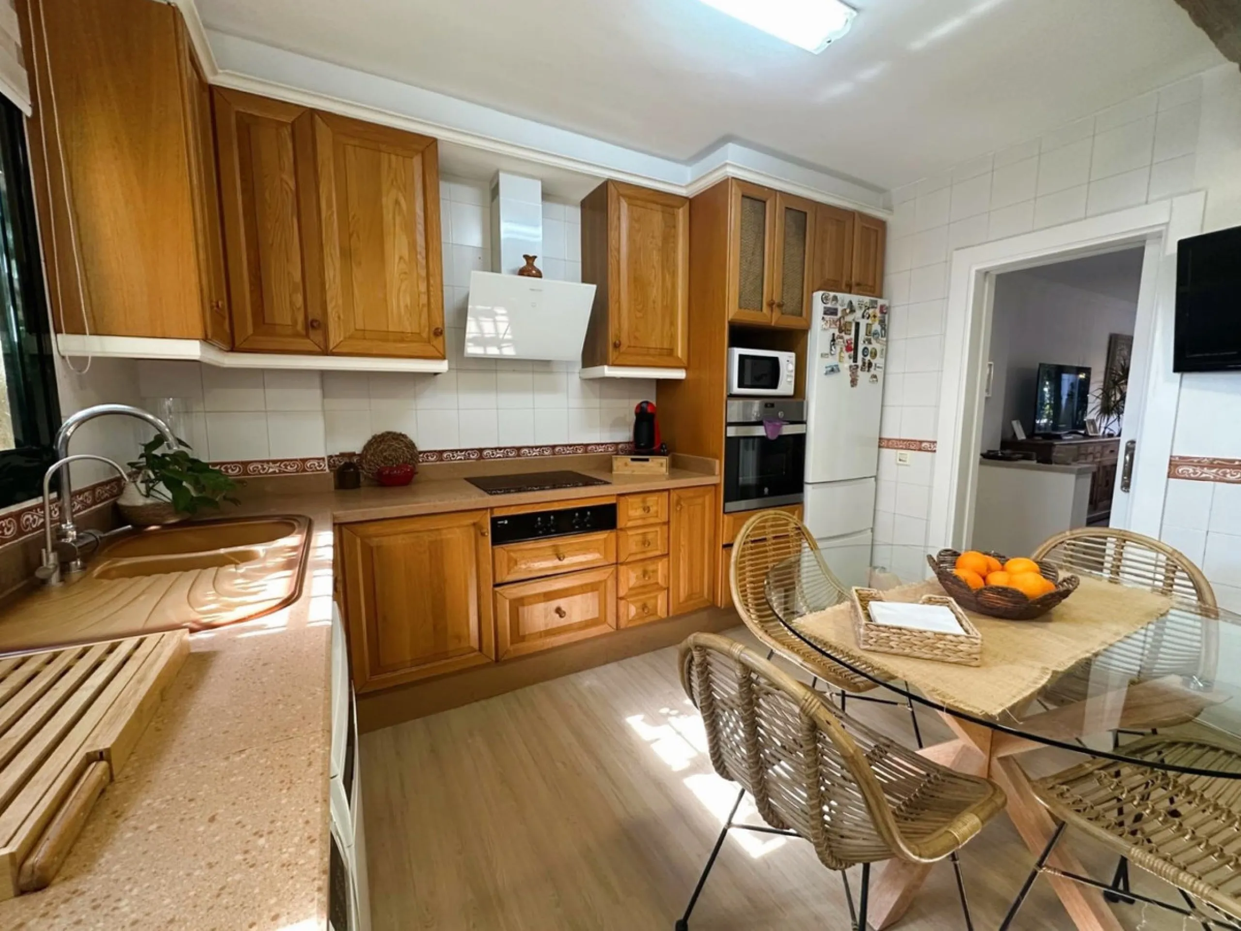 This elegant ground floor apartment is situated in the highly sought-after beachside area of San Pedro de Alcantara. Ideally located just moments away from a variety of local amenities, schools and restaurants, this property offers both convenience and co